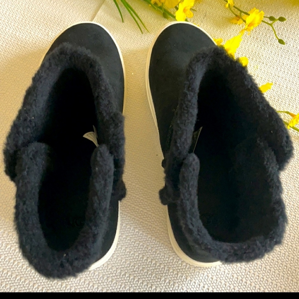 UGG Aika Boots - Picture 7 of 13